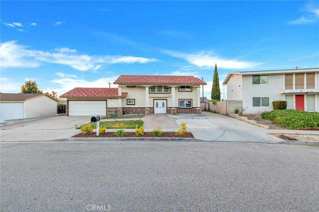 Property Photo:  1321 Dinsmore Street  CA 93065 