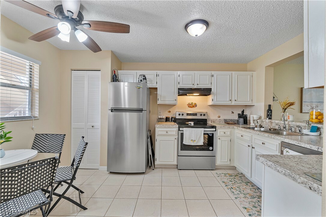 Property Photo:  621 Squire Circle 102  FL 34104 