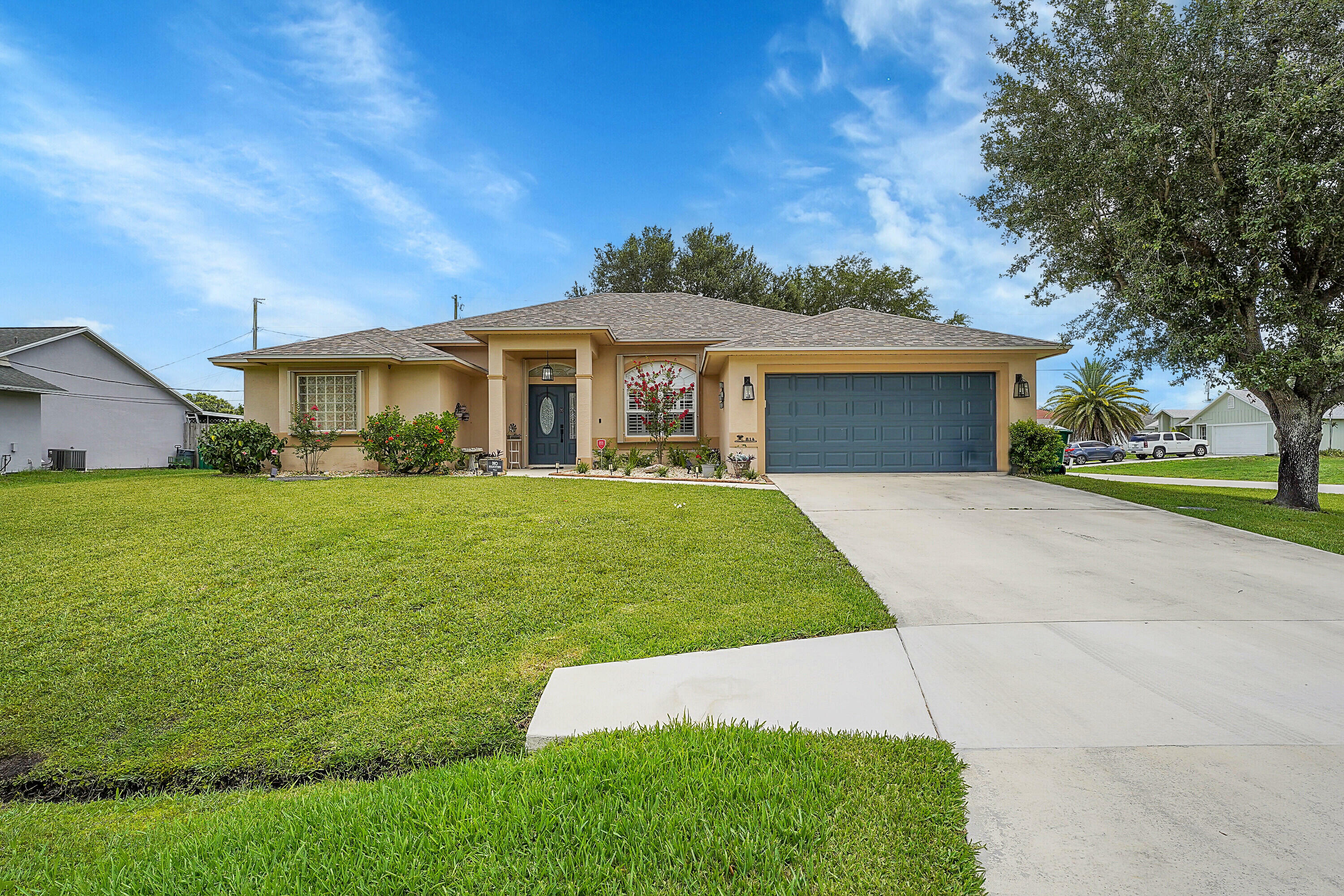 Property Photo:  814 SW Thrift Avenue  FL 34953 