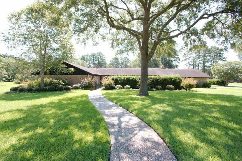 Property Photo:  1504 Longfellow  TX 77630 