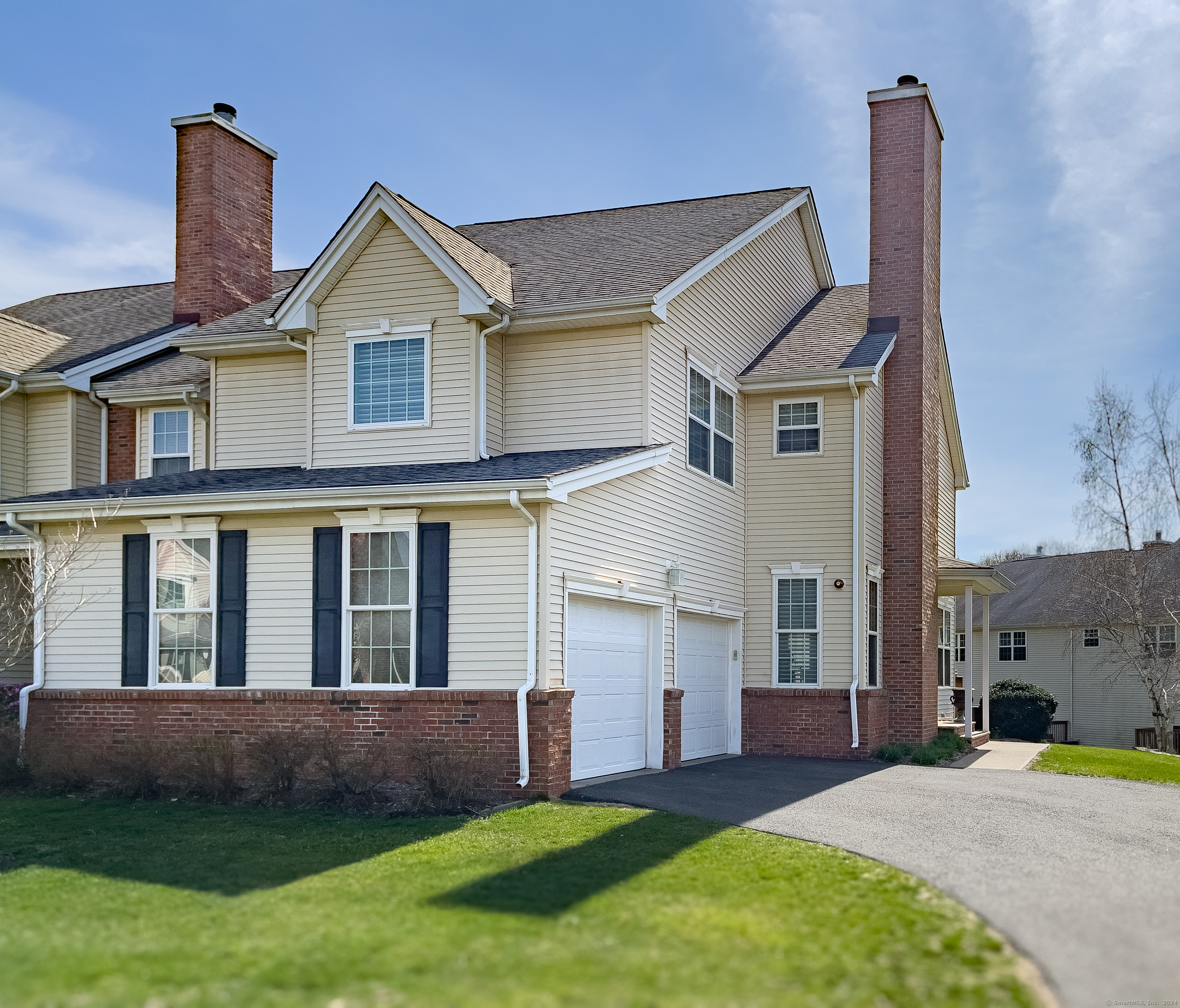Property Photo: 42 Last Leaf Circle 42 CT 06095