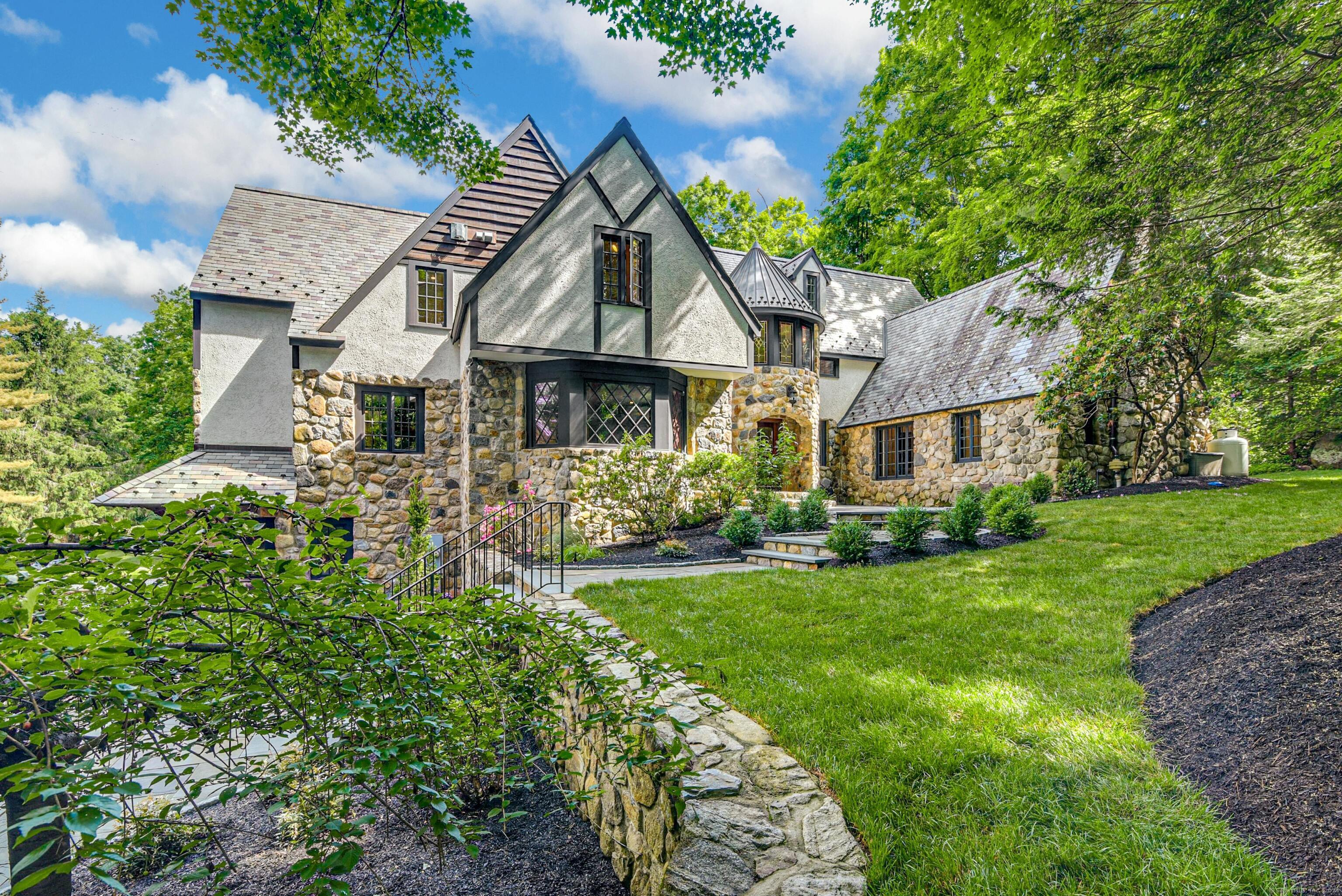 Property Photo: 273 Newtown Turnpike CT 06896
