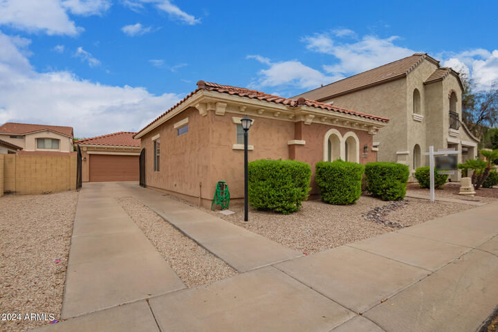Property Photo:  316 N 77th Place  AZ 85207 