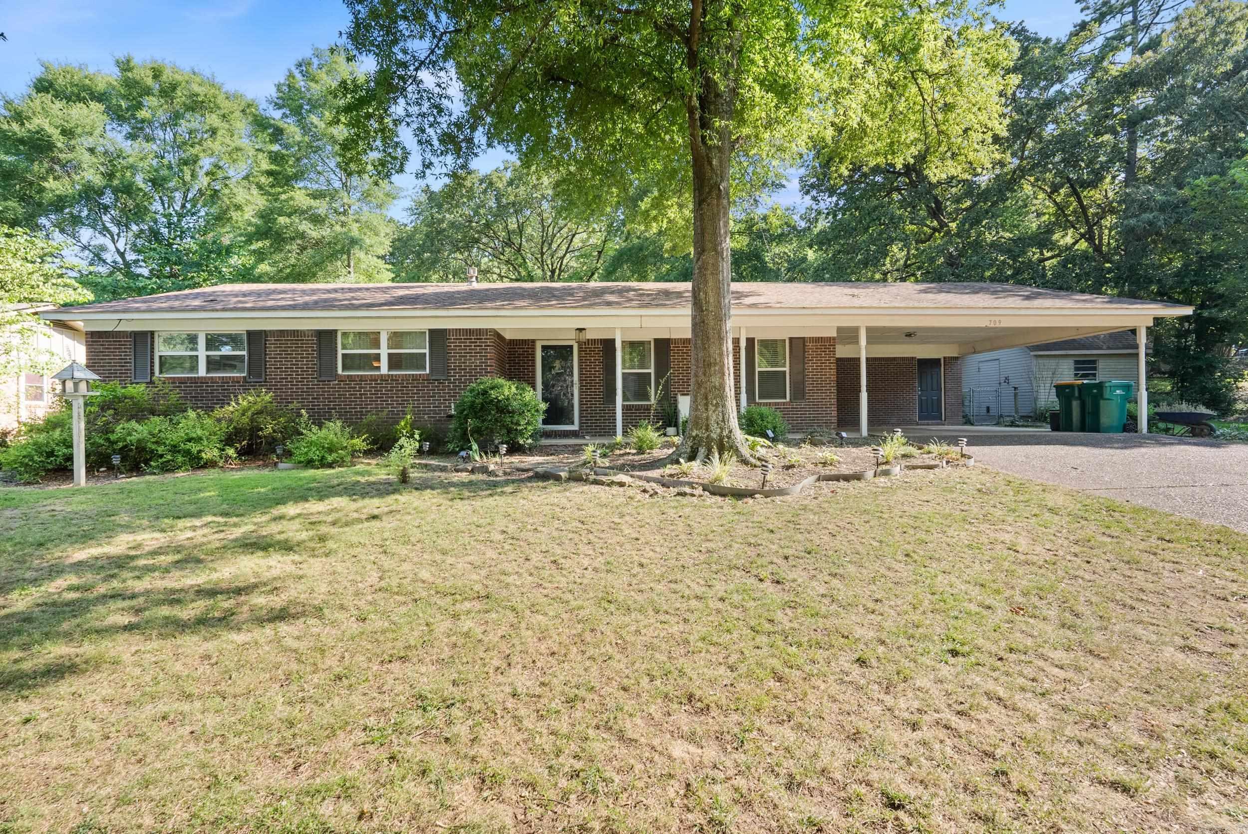Property Photo: 709 W 18th Terrace AR 72801