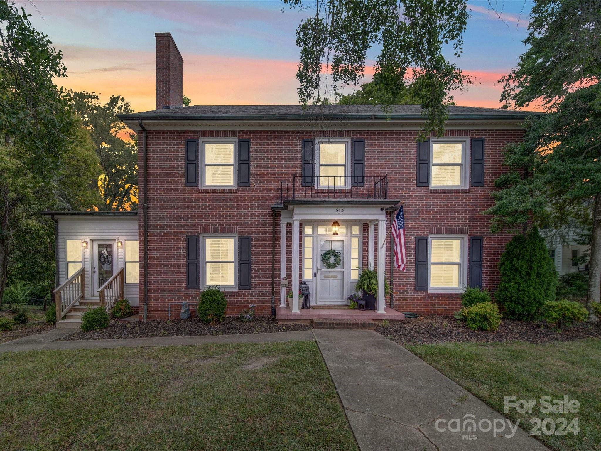 Property Photo:  313 E Martin Street  NC 28170 