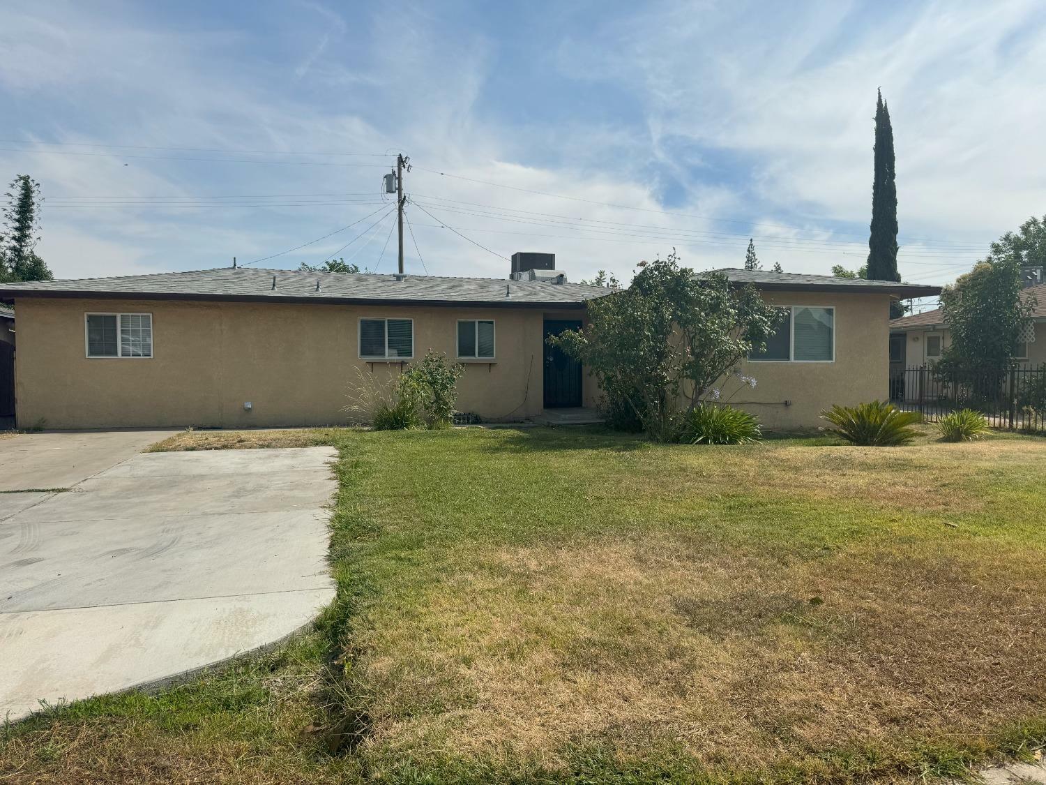 Property Photo:  1219 W Yale Avenue  CA 93705 