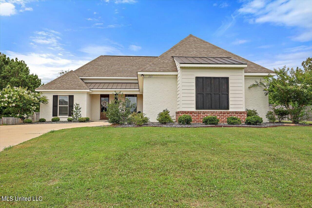 Property Photo:  221 Ironwood Place  MS 39042 