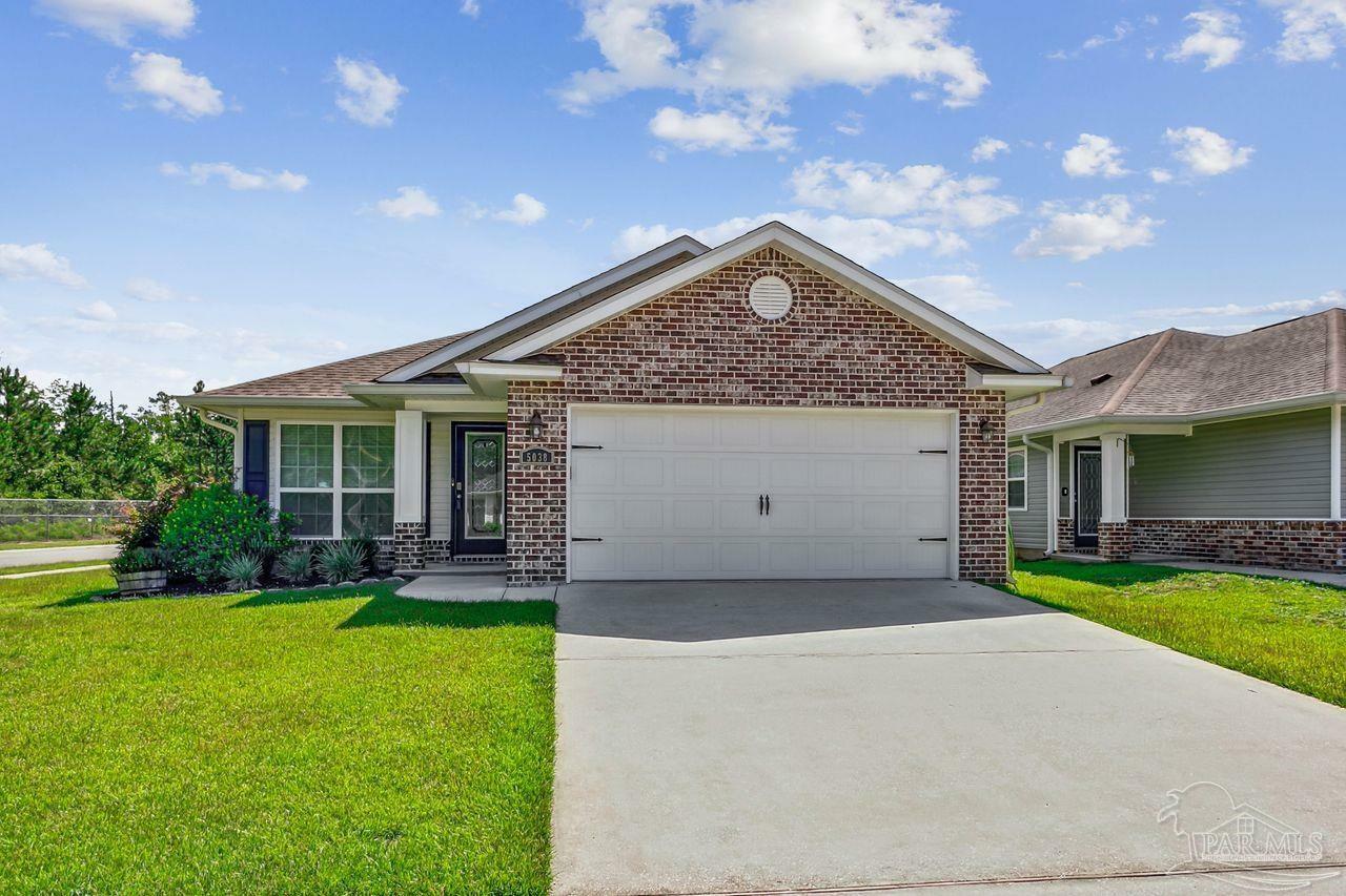 Property Photo: 5038 Carley Ct FL 32583