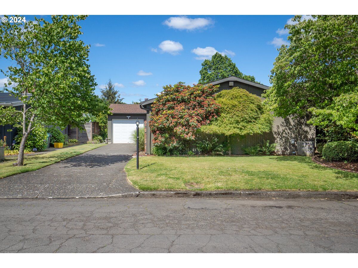 Property Photo: 4615 SE 32nd Ave OR 97202