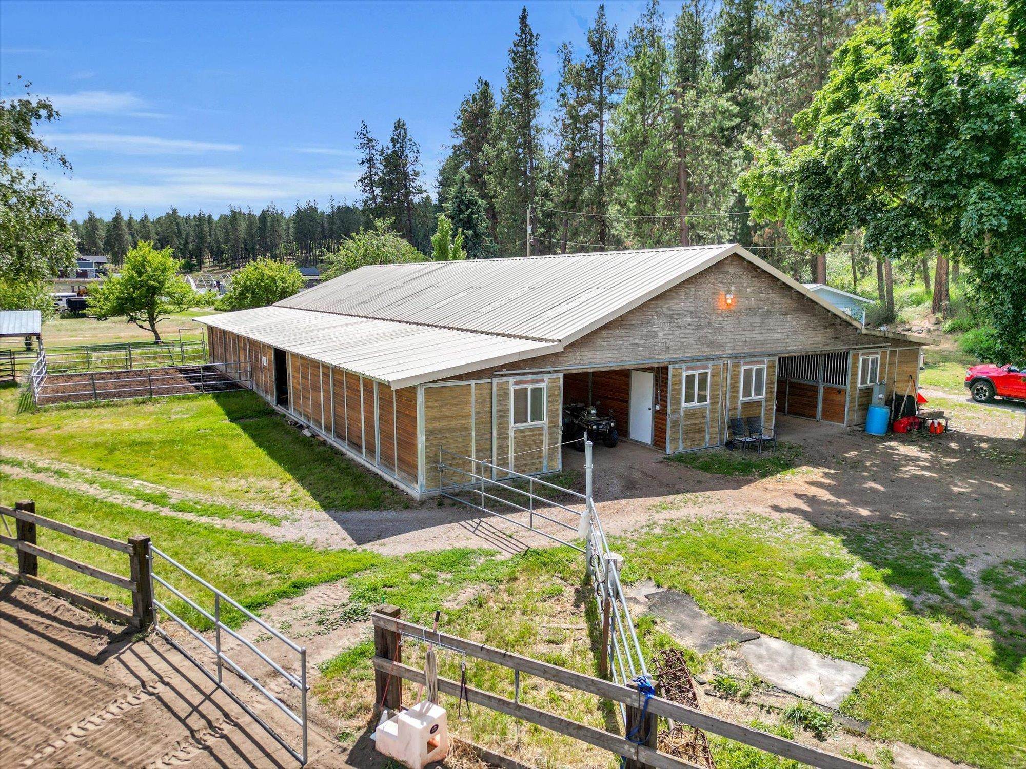 Property Photo: 3602 N Idaho Rd WA 99019