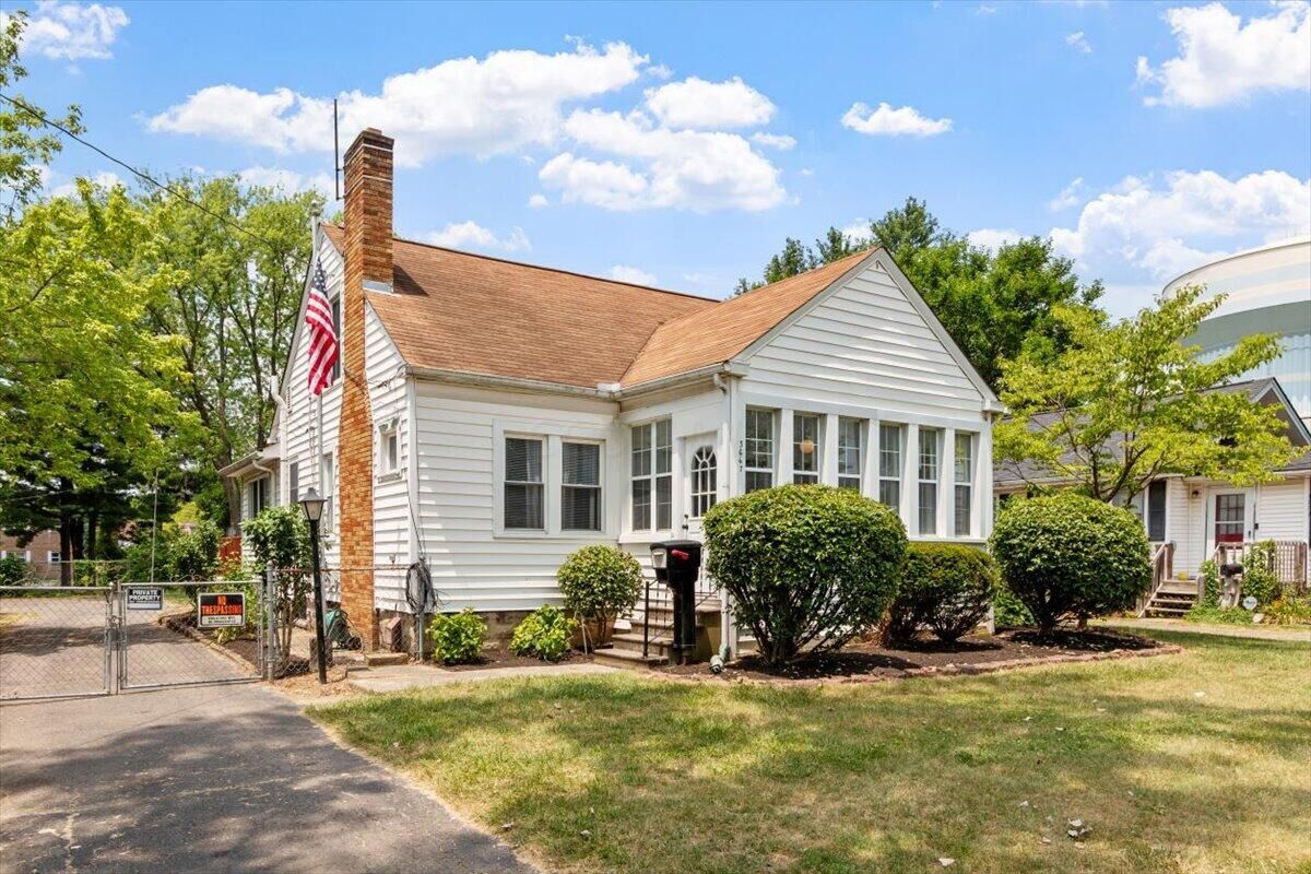 Property Photo:  3267 Karl Road  OH 43224 