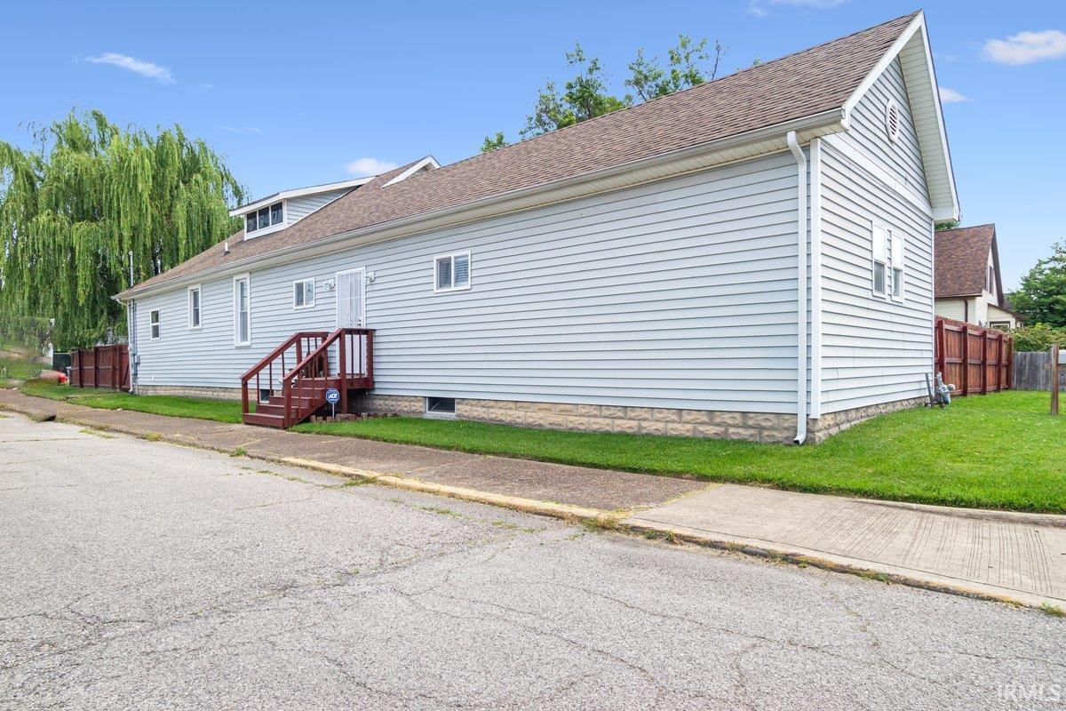 Property Photo: 1800 E Franklin Street IN 47711-5808