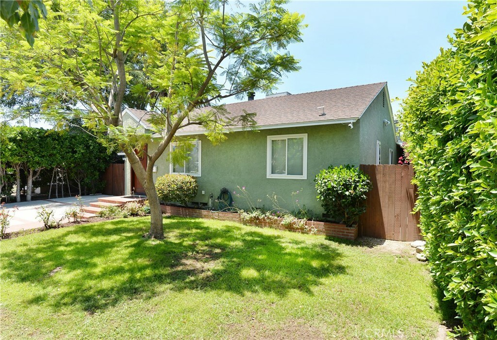 Property Photo:  5831 Balcom Avenue  CA 91316 