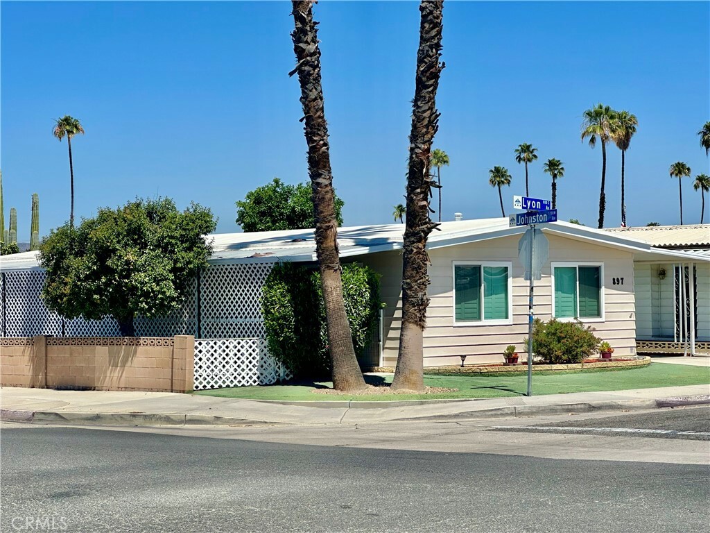 Property Photo:  897 S Lyon Avenue  CA 92543 