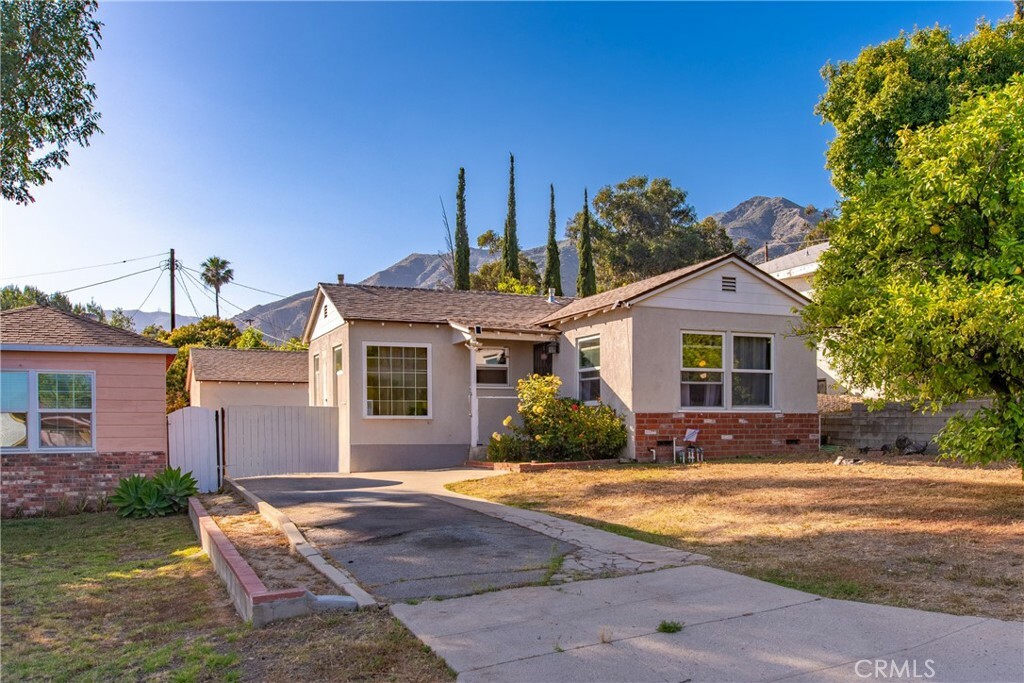 Property Photo:  13257 Dyer Street  CA 91342 