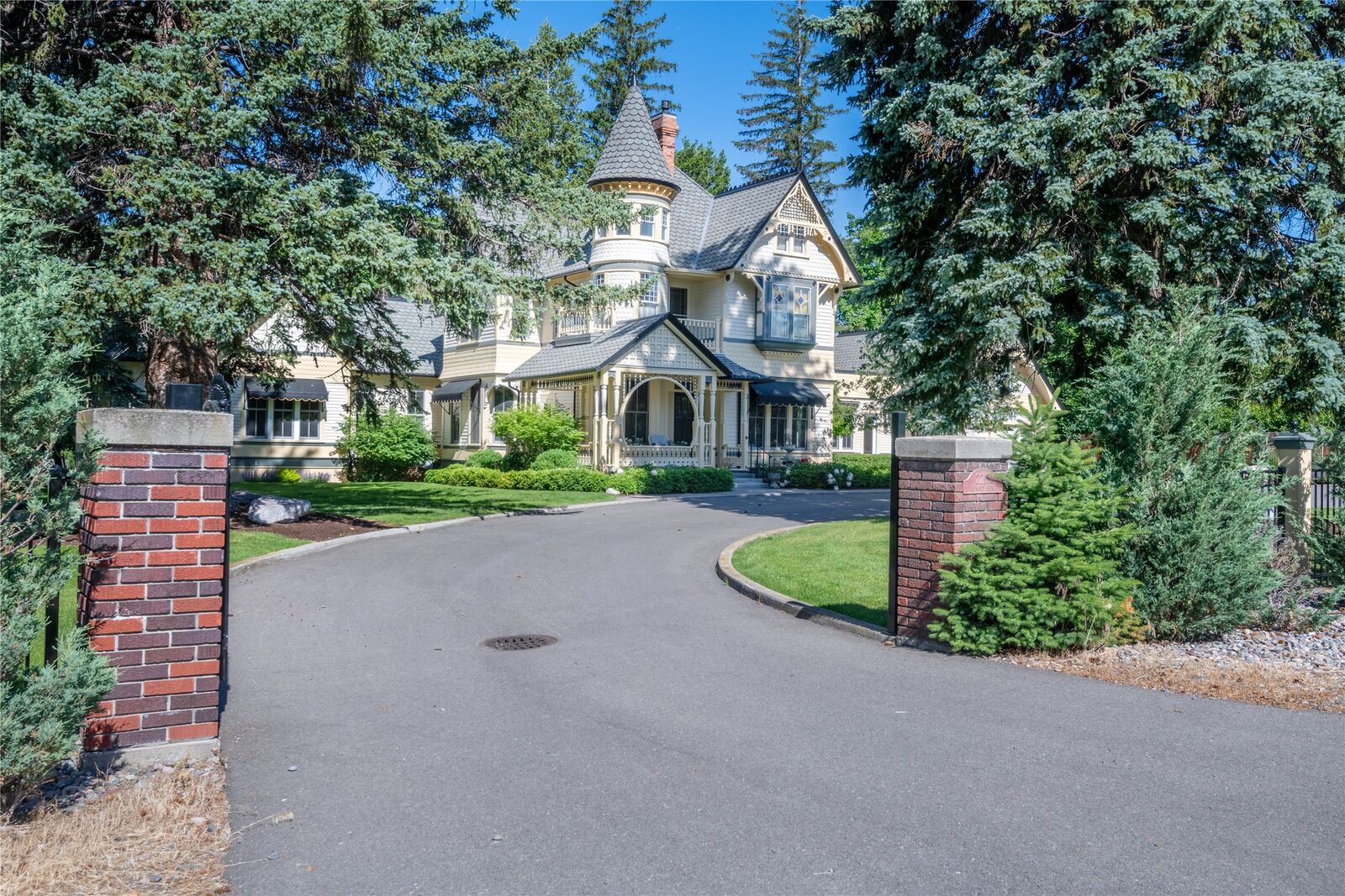 Property Photo: 2215 Raymond Avenue MT 59802