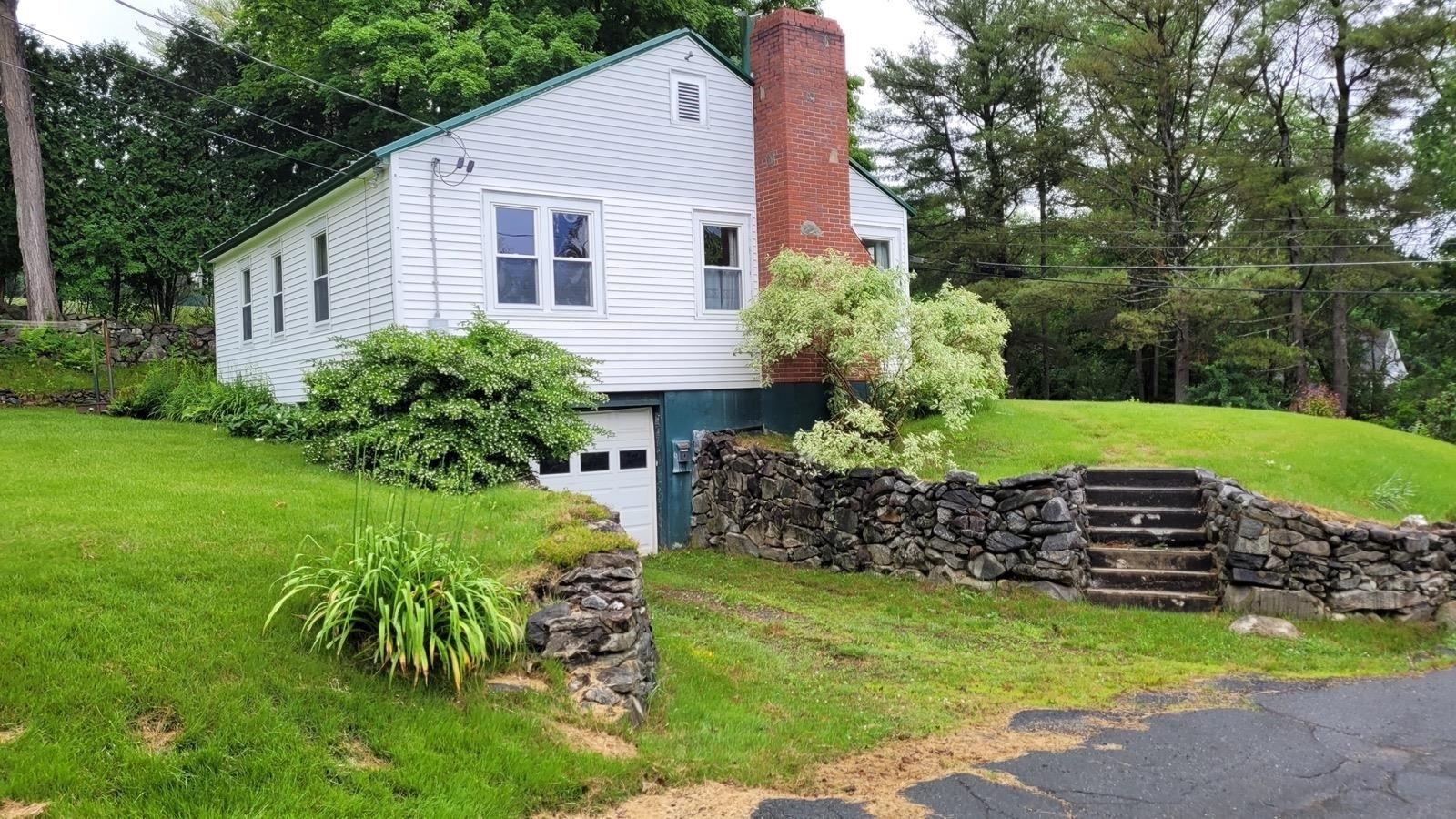 Property Photo:  6 West Elm Street  NH 03561 