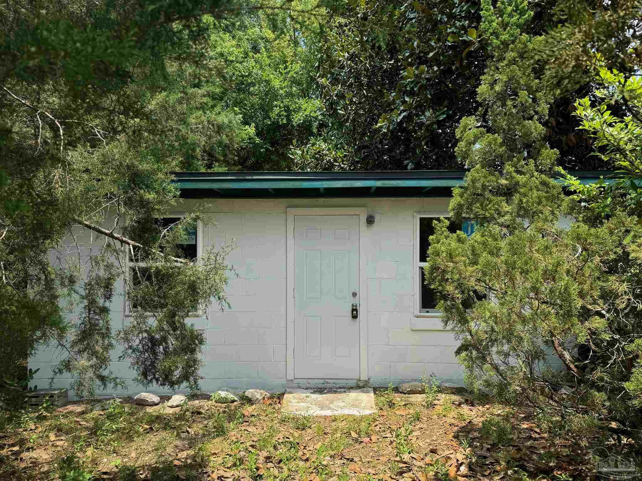 Property Photo:  596 Brock Ave  FL 32539 