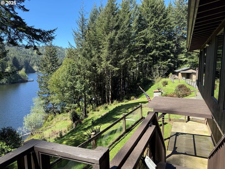 Property Photo: 2822 S Tenmile Lake OR 97449