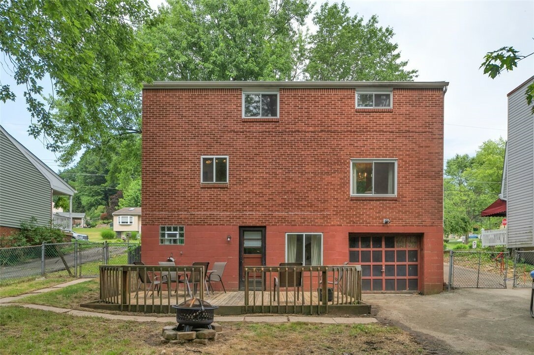 Property Photo:  460 Rainier Drive  PA 15239 