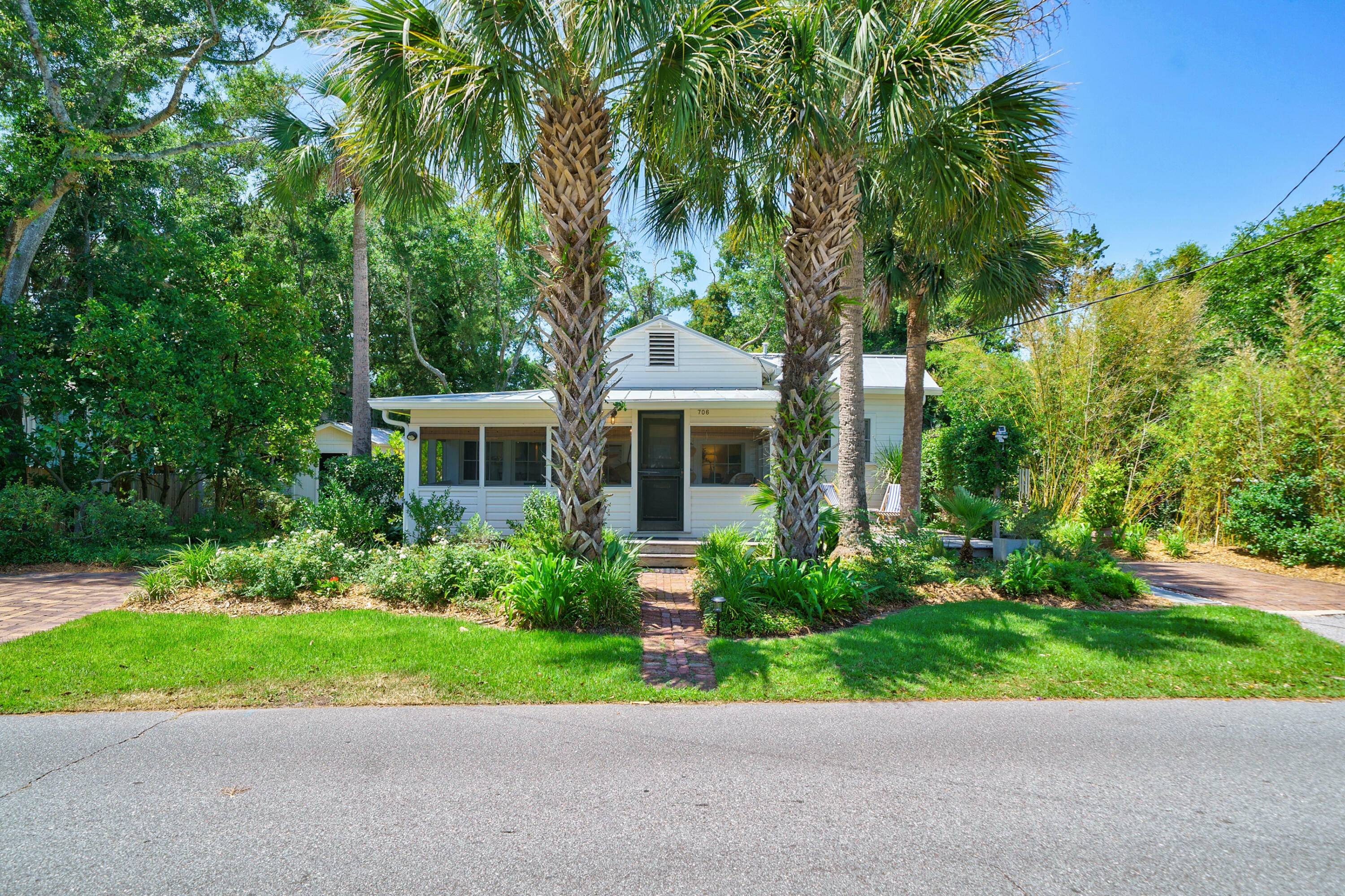 Property Photo: 706 E Cooper Avenue SC 29439