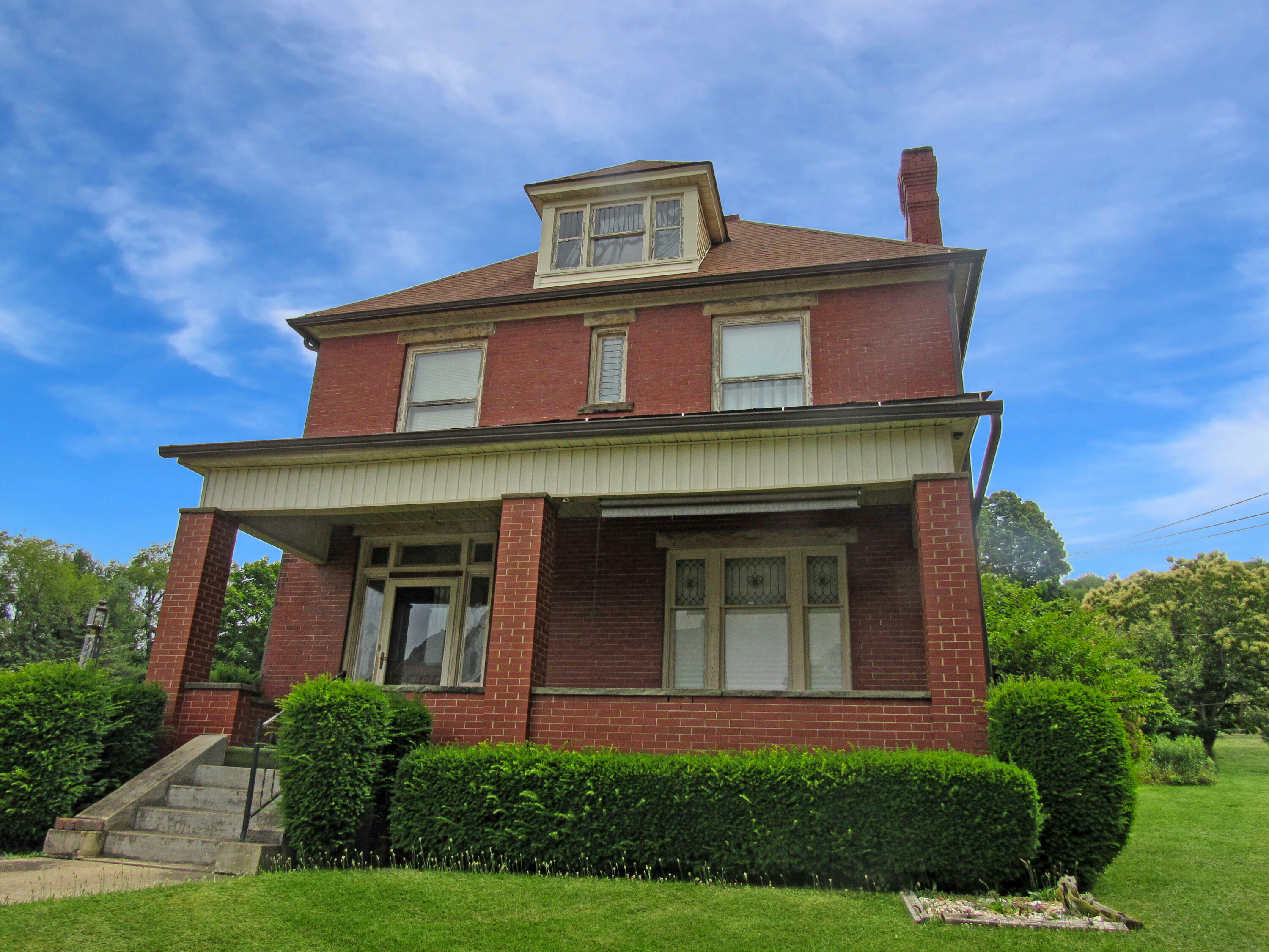 Property Photo:  516 Grant St  PA 15851 