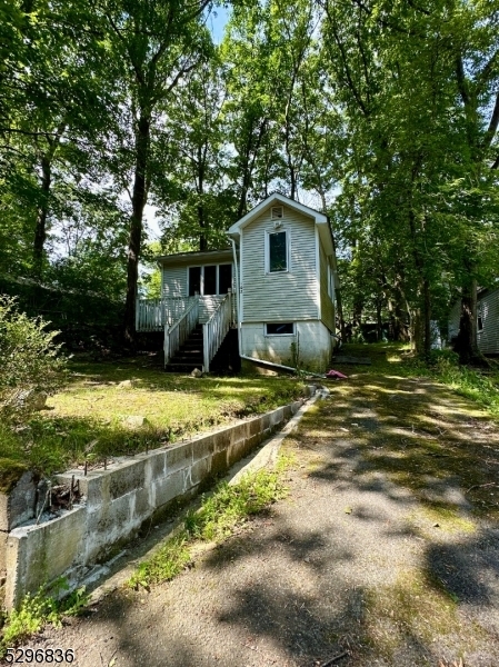 Property Photo:  102 Dartmouth Trl  NJ 07843 