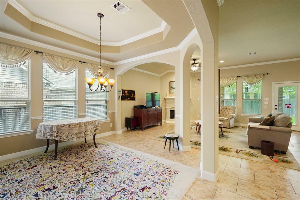 Property Photo:  102 N Victoriana Circle  TX 77389 