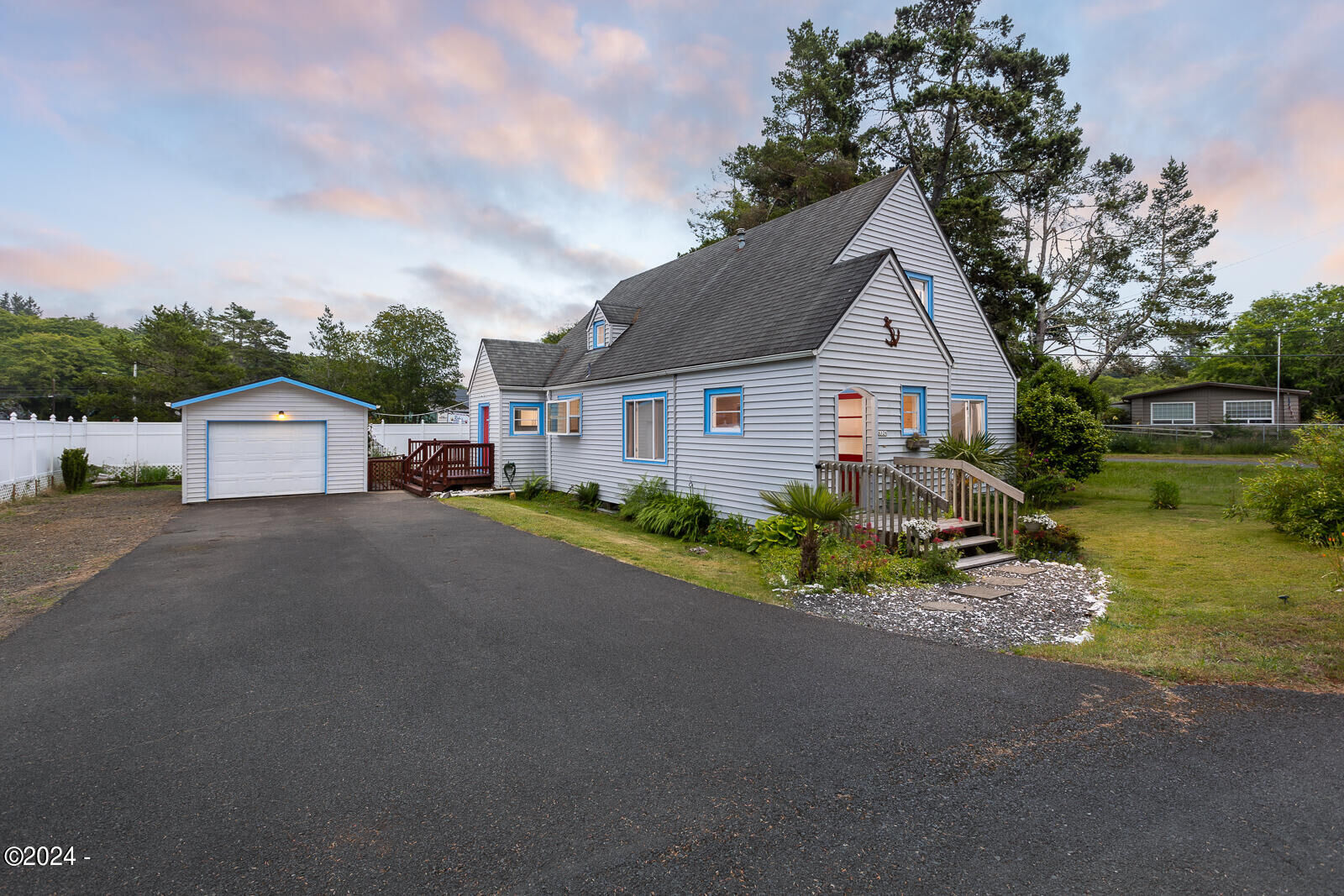 Property Photo:  6126 SW Jetty Avenue  OR 97367