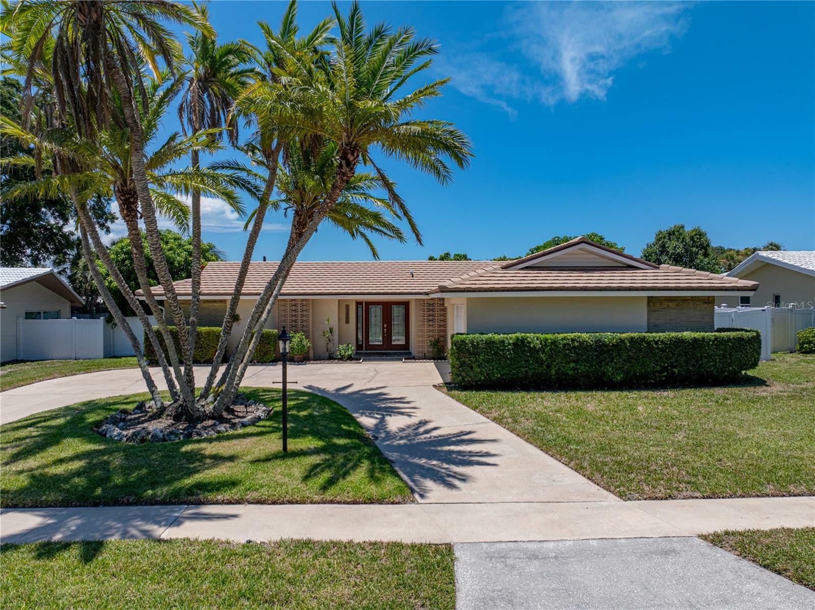 Property Photo:  13900 Joyce Drive  FL 33774 