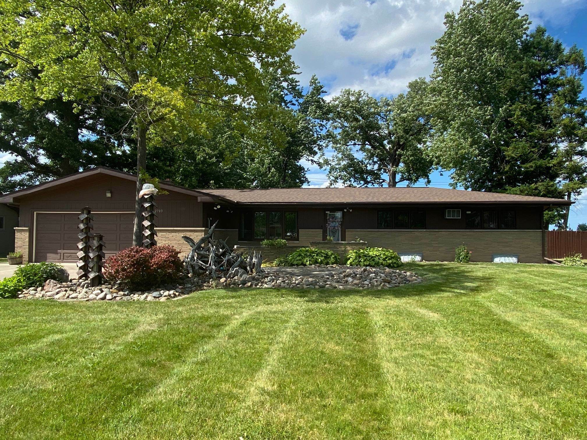 Property Photo:  2703 Royal Oak  MI 48706 