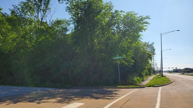 Property Photo:  19W068 North Avenue  IL 60101
