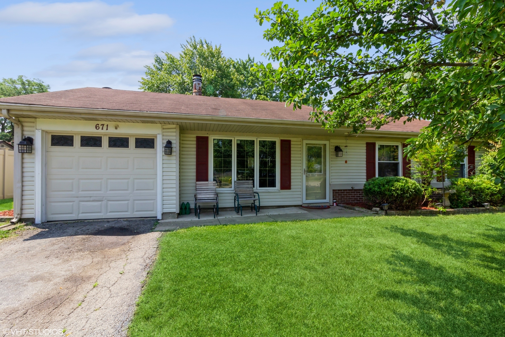 Property Photo:  671 Rockhurst Road  IL 60440 