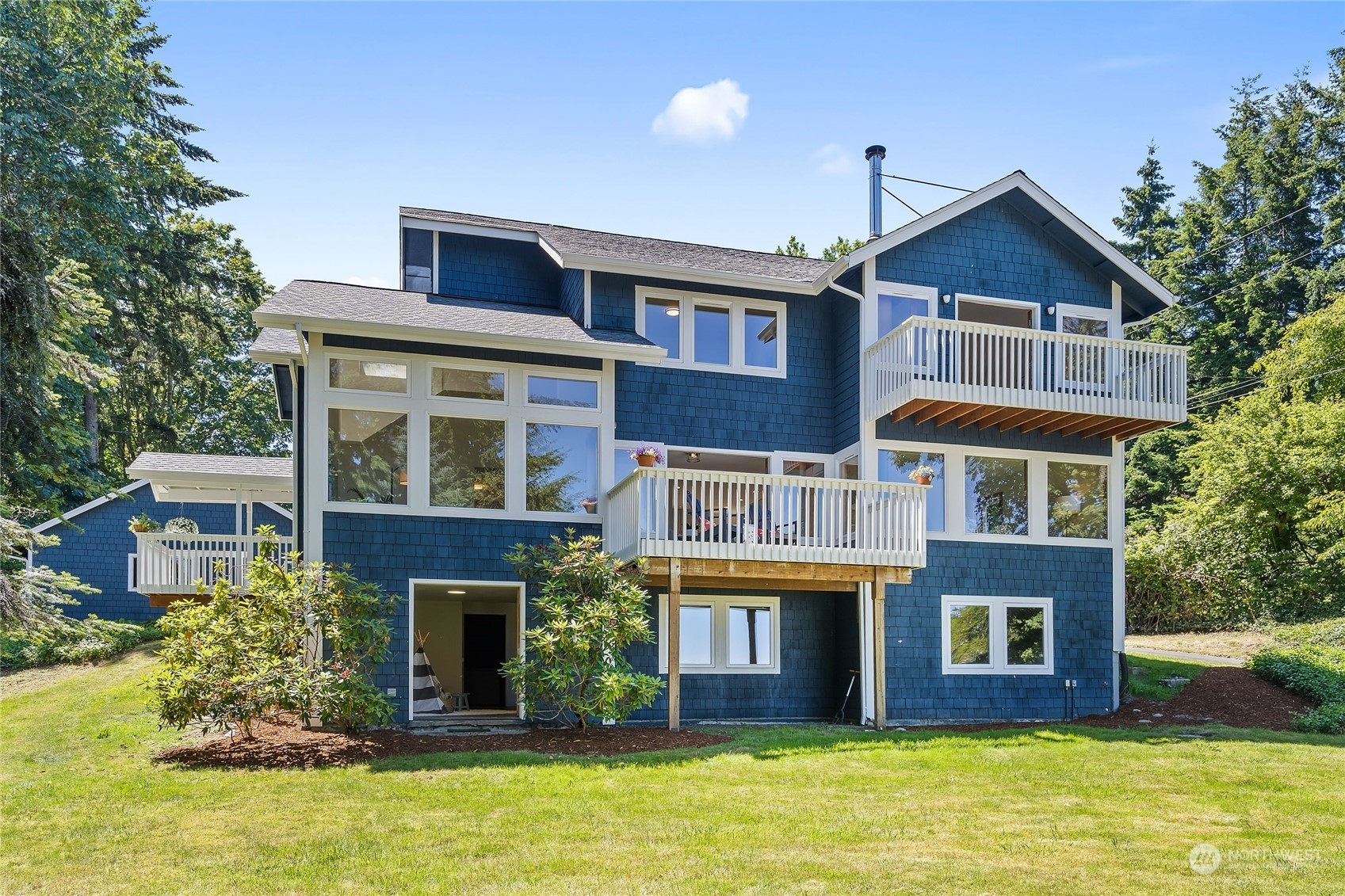 7960 Grand Avenue NE  Bainbridge Island WA 98110 photo