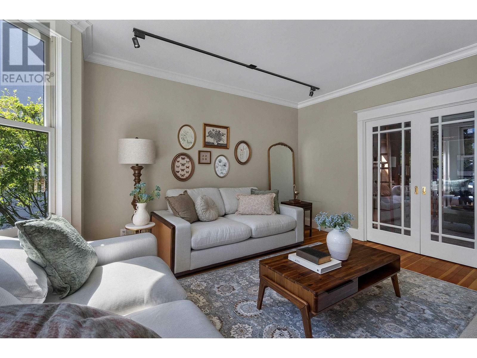 Property Photo: 33 East 6th Avenue BC V5T 1J3