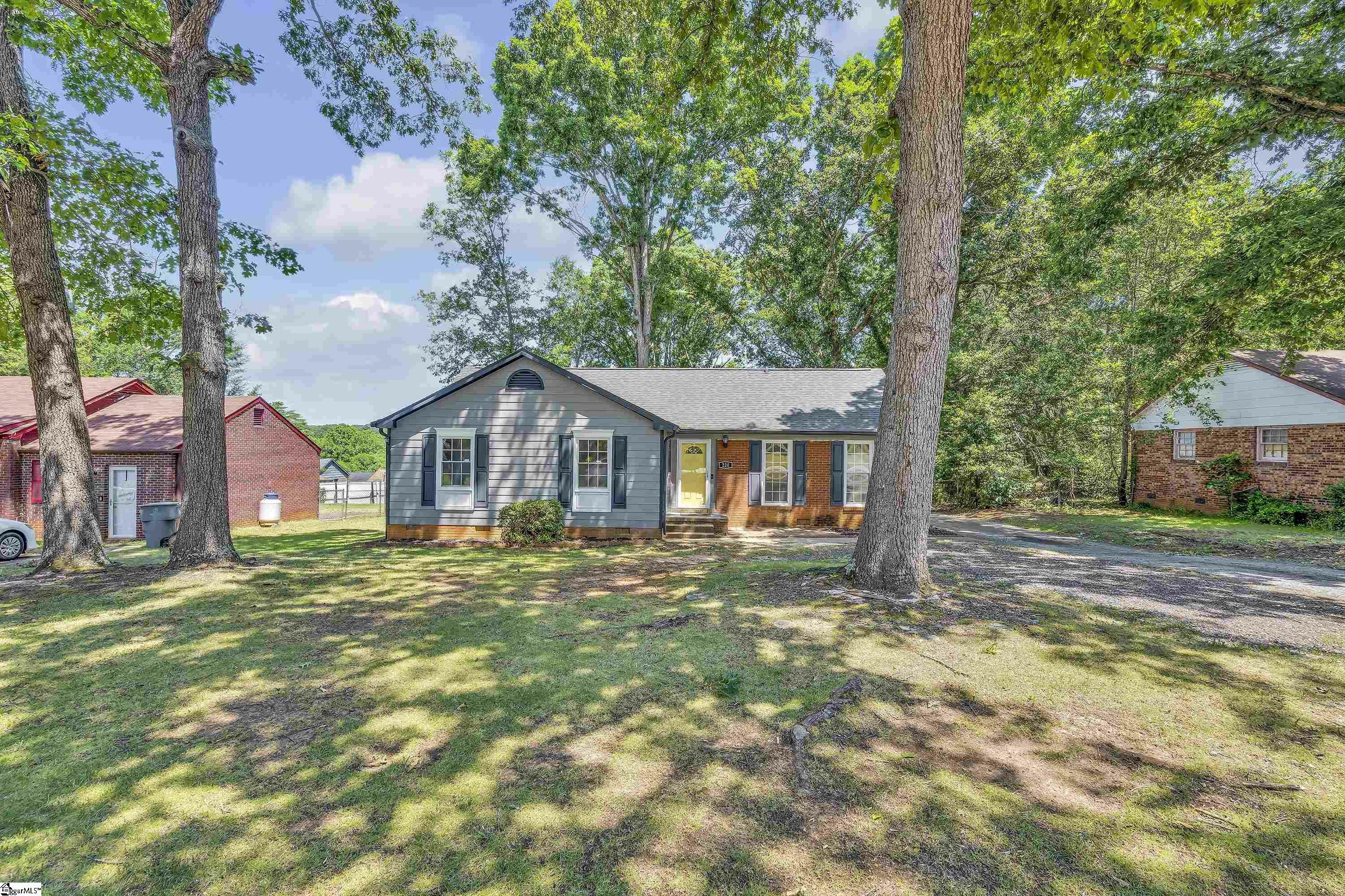 Property Photo:  220 Willow Oaks Drive  SC 29301 