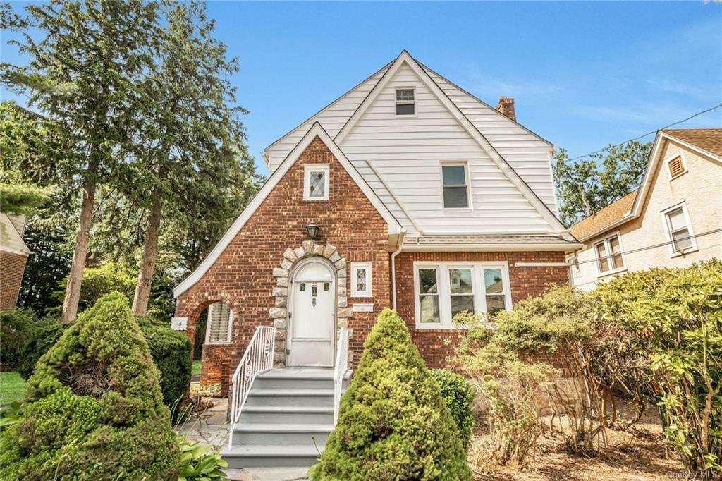 Property Photo:  33 Crestmont Avenue  NY 10704 