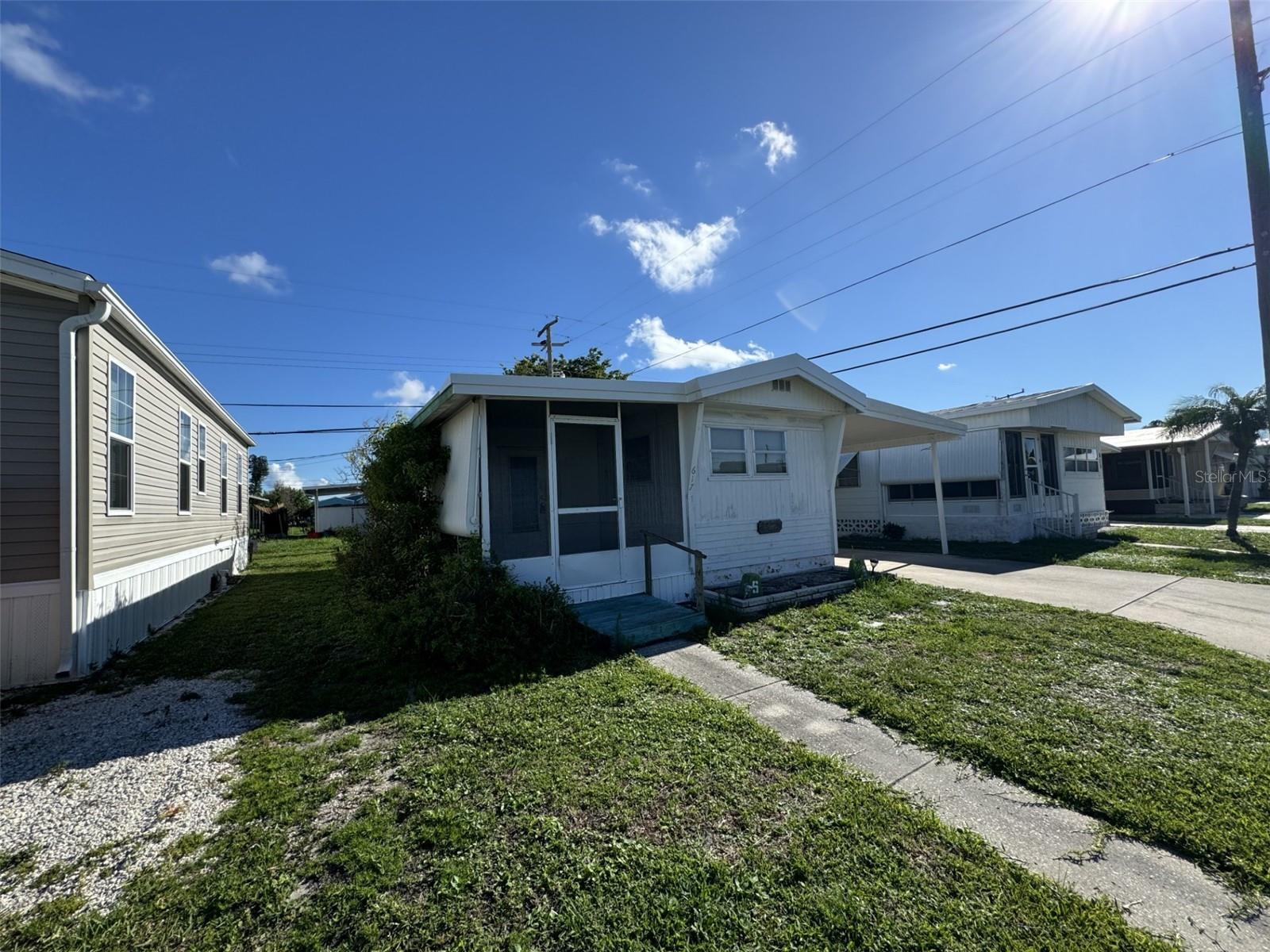 Property Photo: 617 50th Avenue Drive W FL 34207