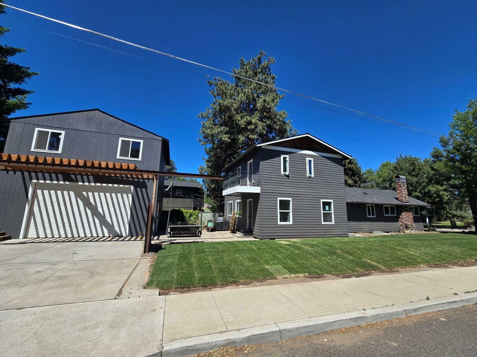 Property Photo: 575 NE Olney Avenue OR 97701