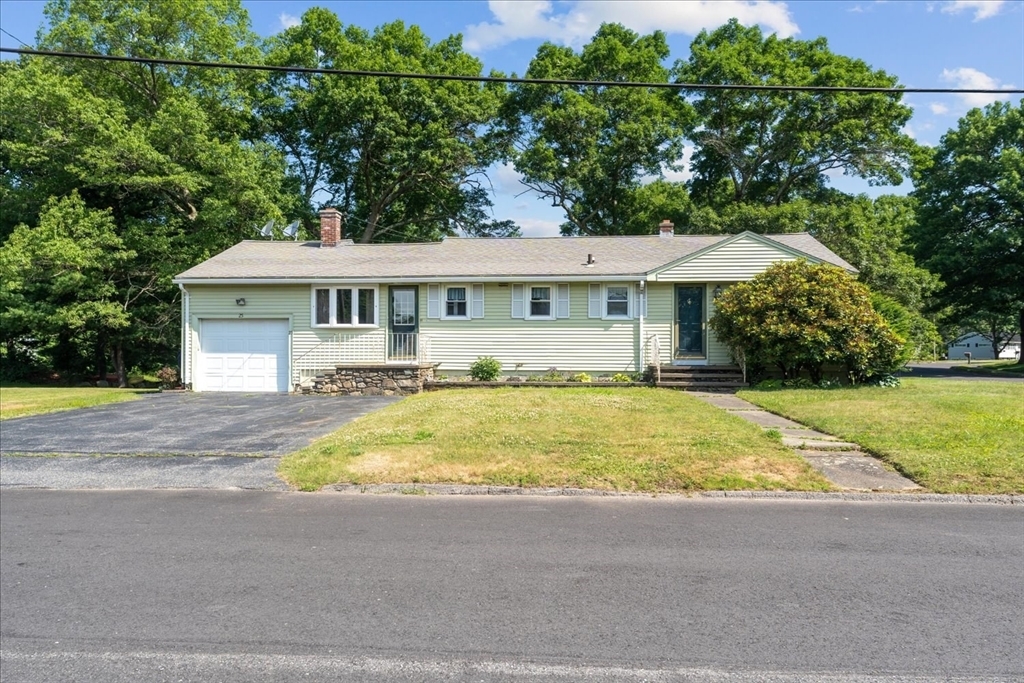 Property Photo: 25 Maury Ln MA 01545
