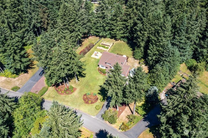 Property Photo:  4627 SE Crabb Court  WA 98366 
