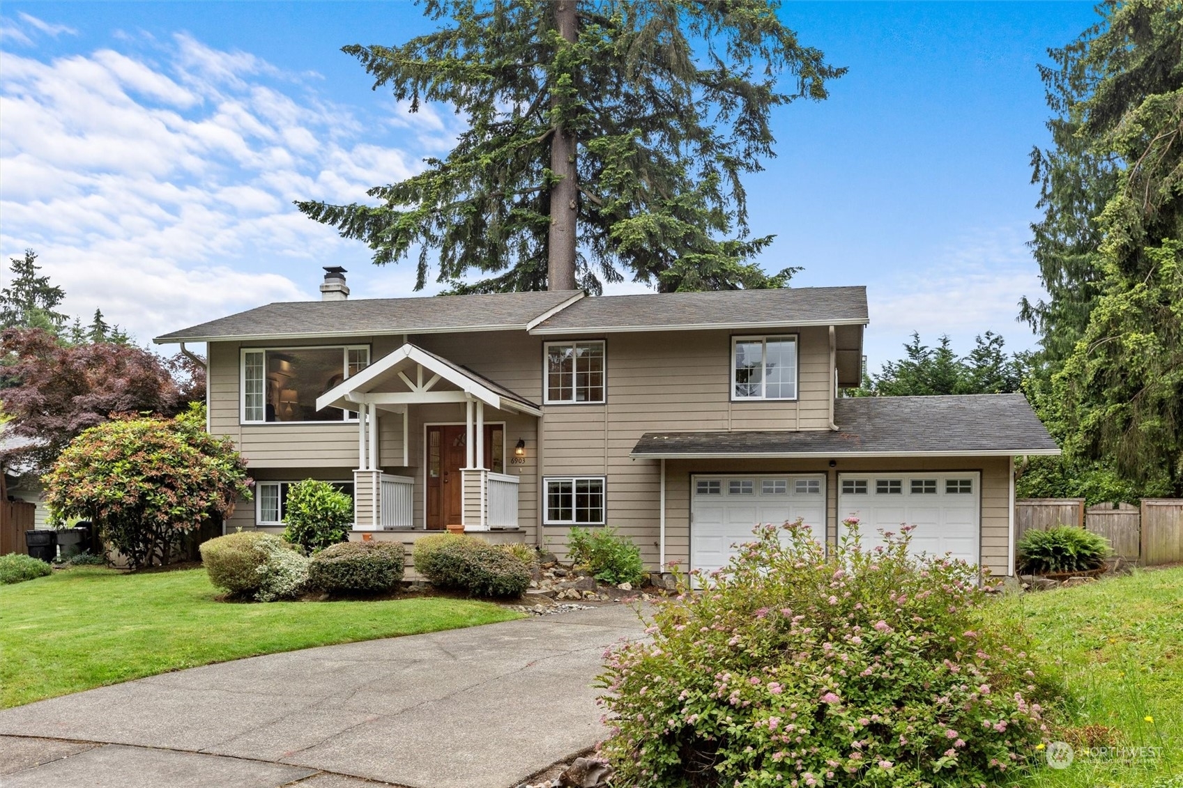 Property Photo:  6903 133rd Court NE  WA 98052 