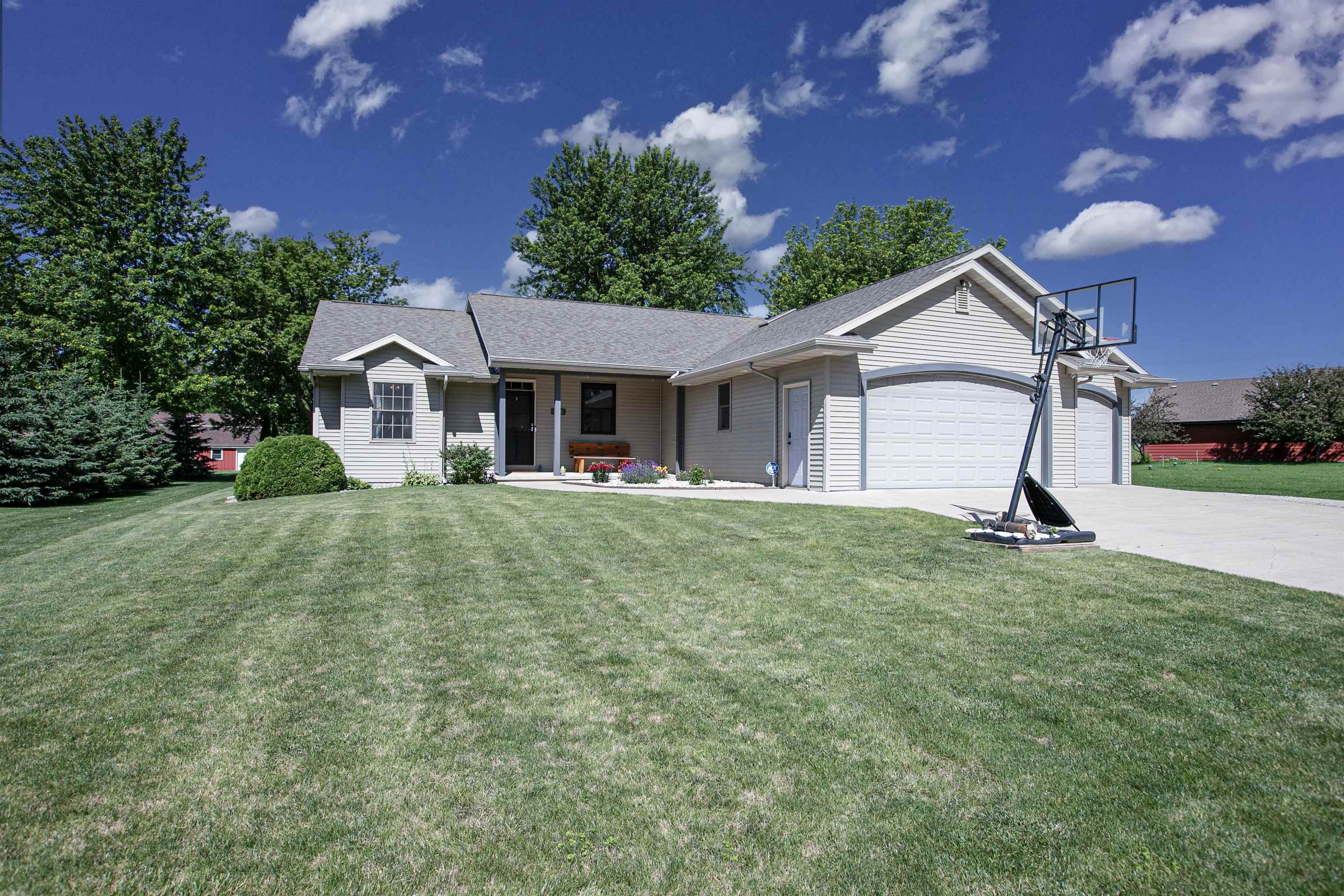 Property Photo:  979 Stuart Court  WI 54956 