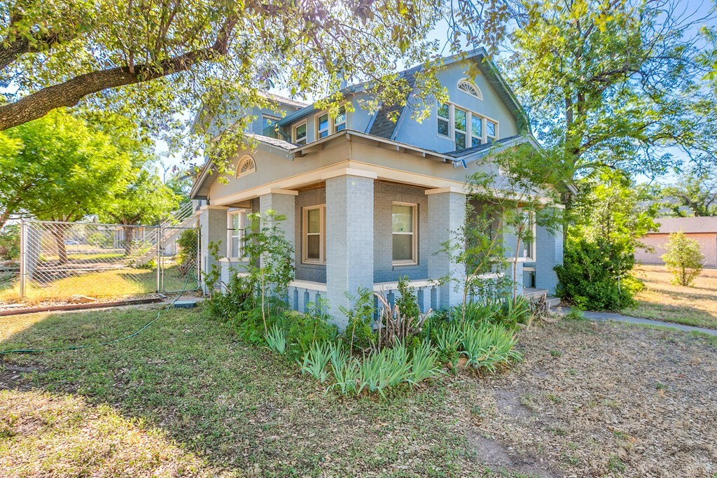 Property Photo:  5 N Monroe St  TX 76901 