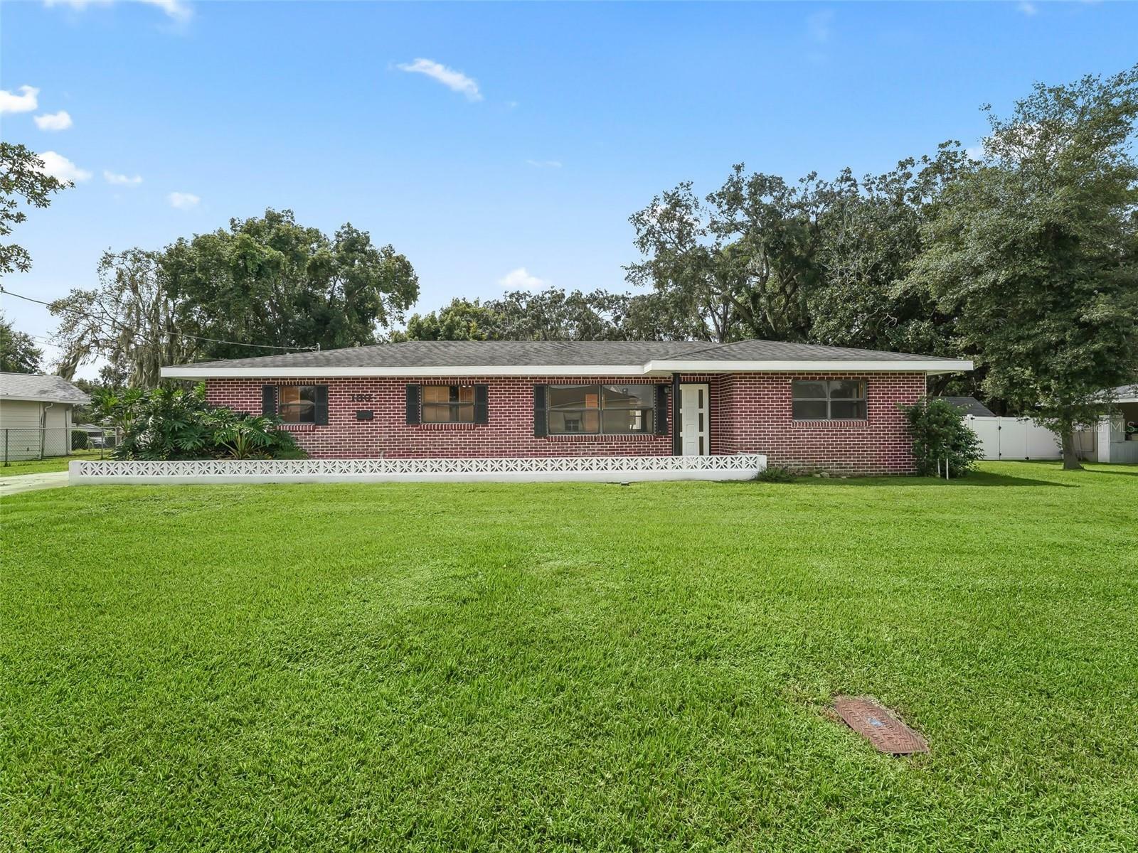 Property Photo: 1305 Wren Avenue FL 34748