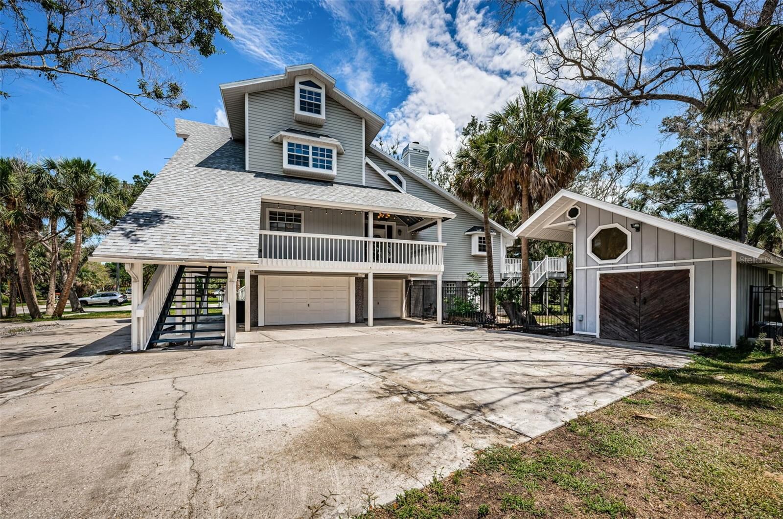 Property Photo:  610 Eunice Drive  FL 34689 