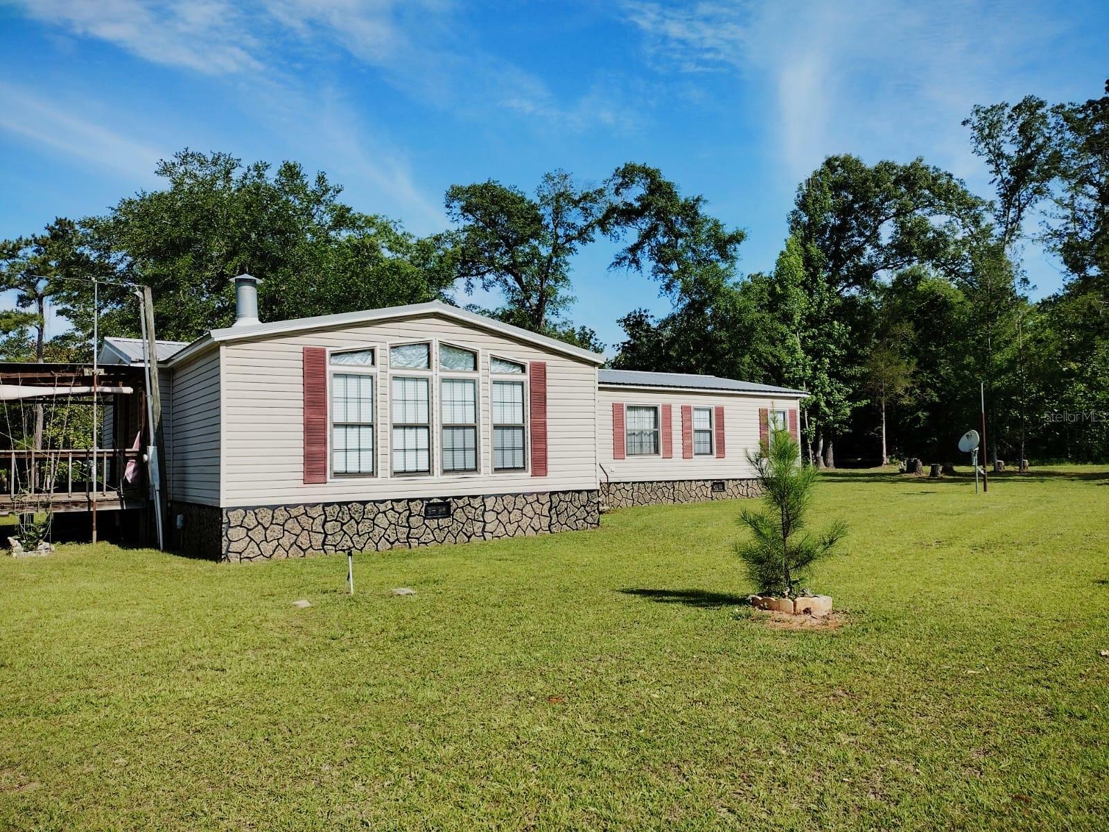 Property Photo:  3850 Missouri Road  FL 32446 