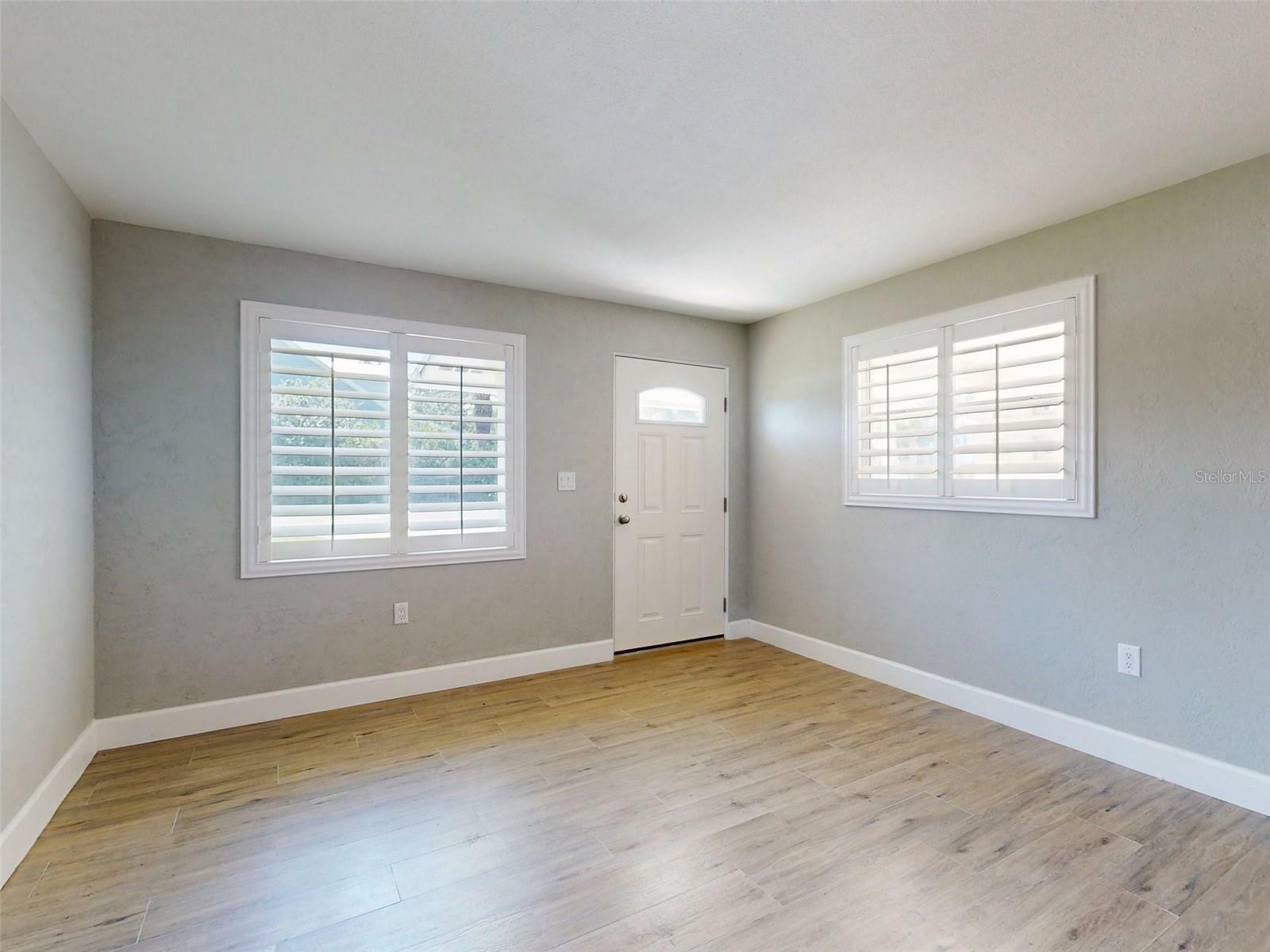 Property Photo: 519 S Peninsula Avenue FL 32169