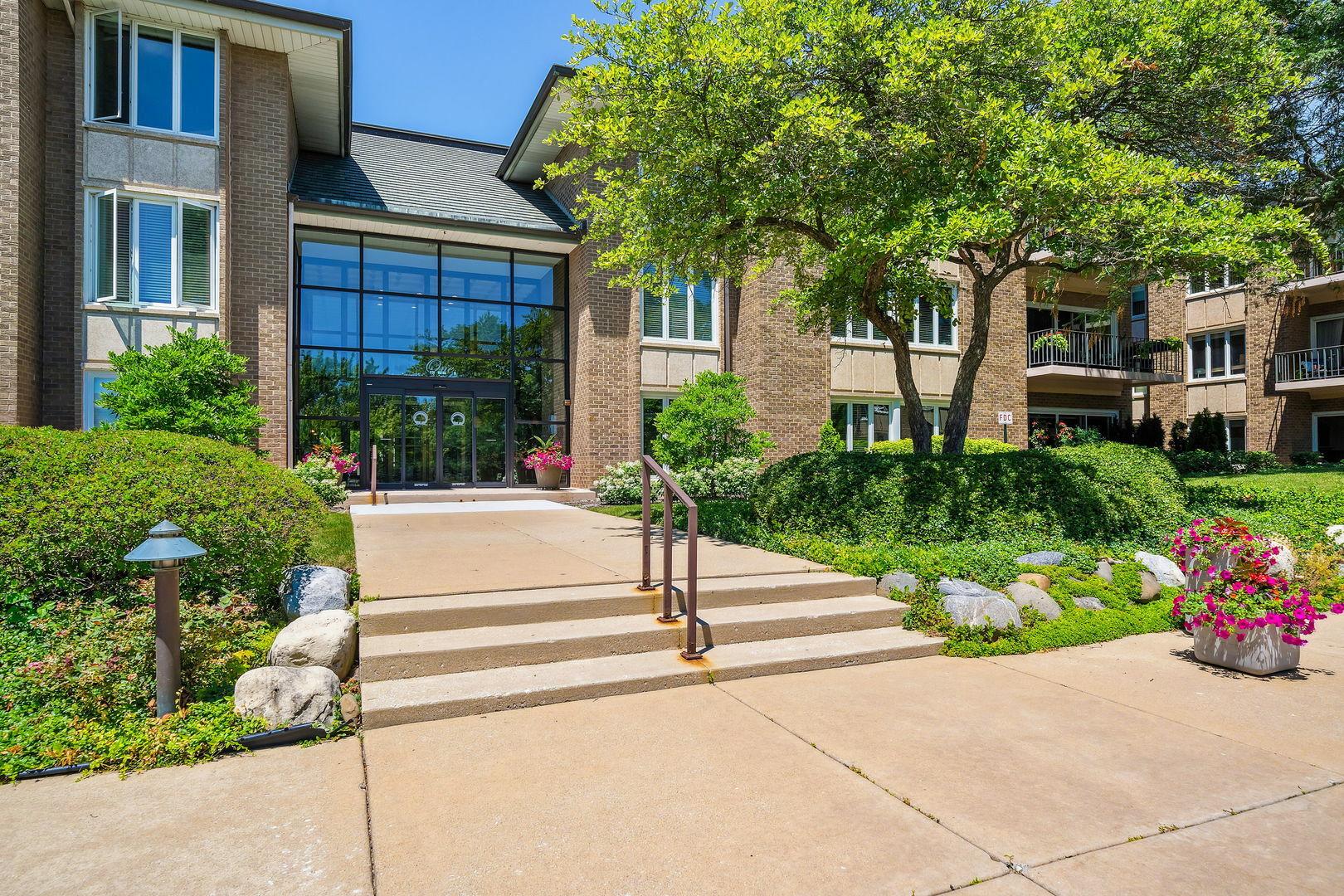 Property Photo:  1 Oak Brook Club Drive B304  IL 60523 