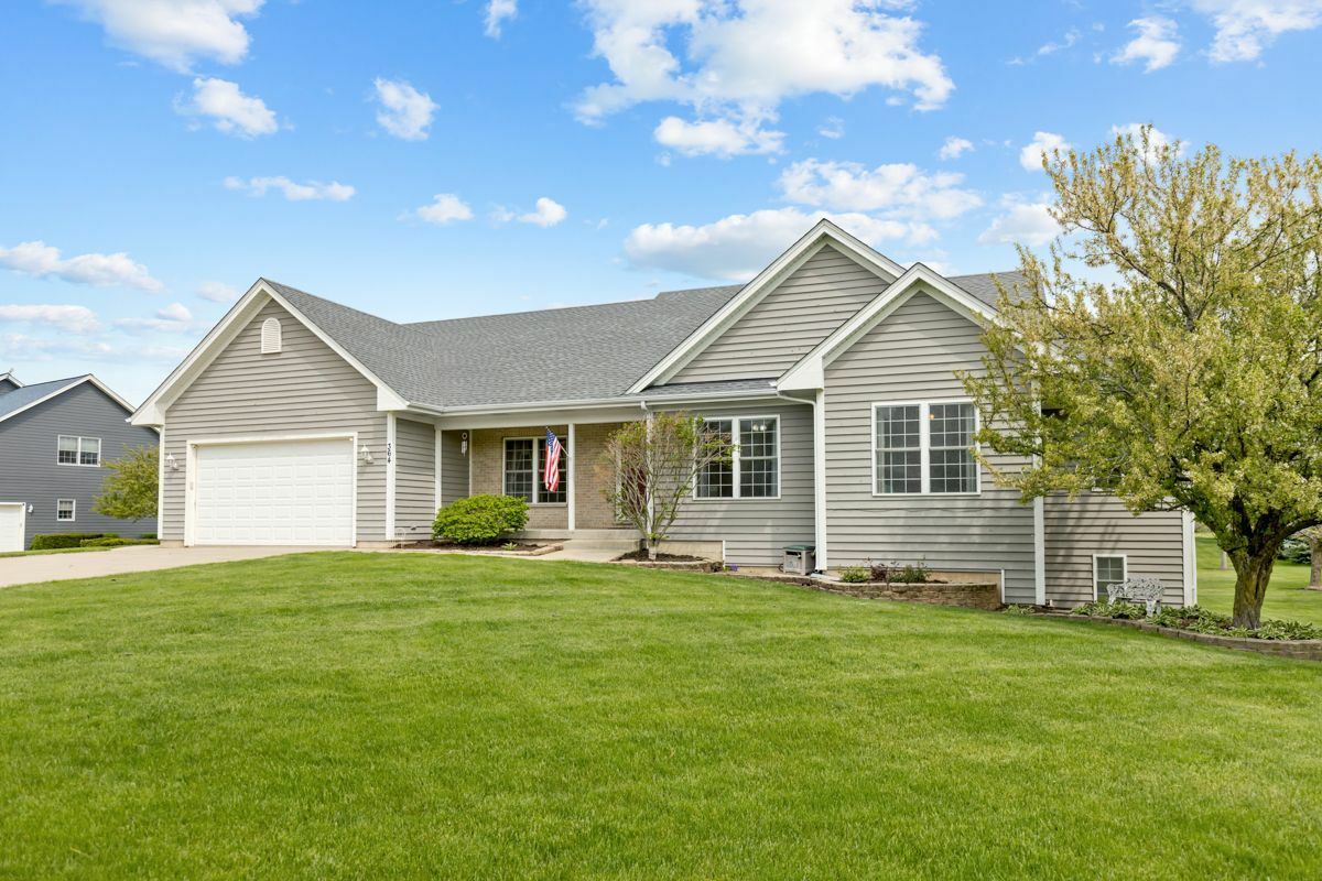 Property Photo:  364 Valley Way  IL 60109 